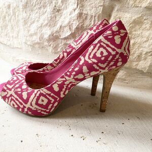CHRISTIAN‎ SIRIANO Heels Size 9 Pink & Cream Abstract Canvas Peep Toe Pump Shoes